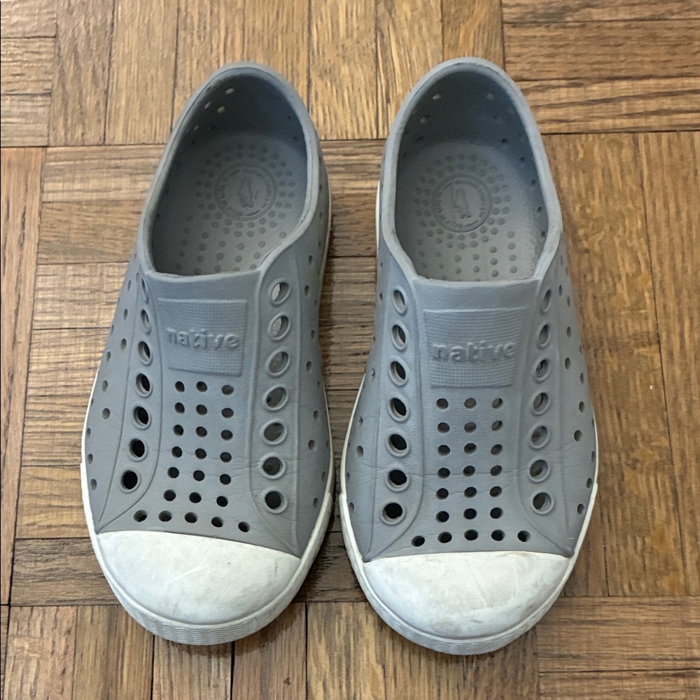 Native Kids Gray Jefferson Water Shoes Size 8